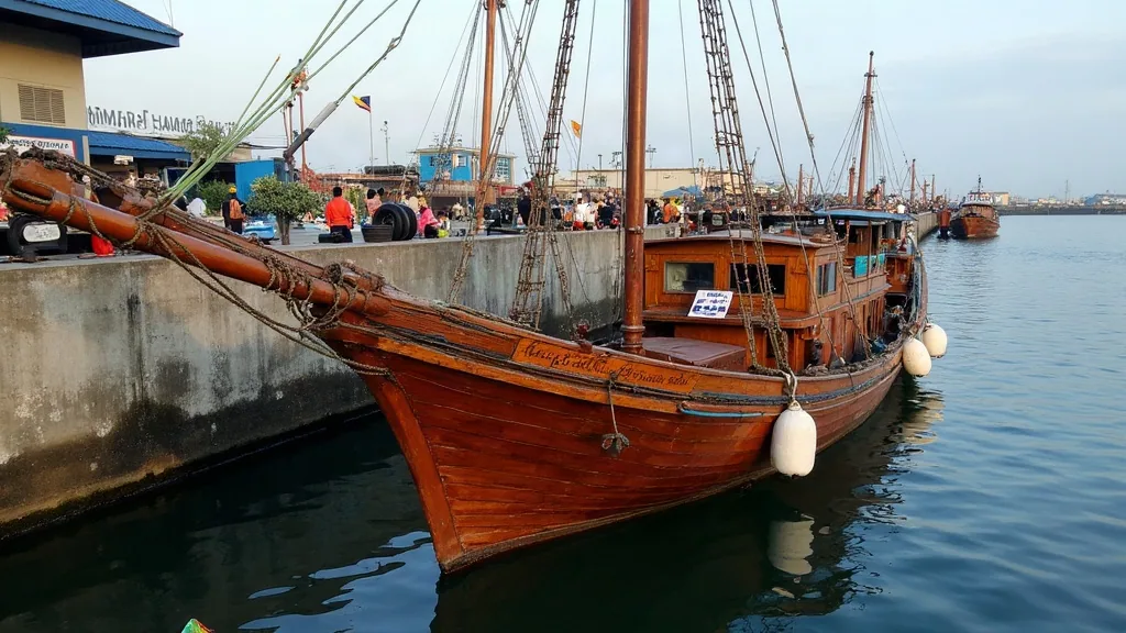 Sorong Marina - Opsi Sandar dan Anchorage Kapal Wisata di Sorong: Kedalaman, Draft dan Batasannya